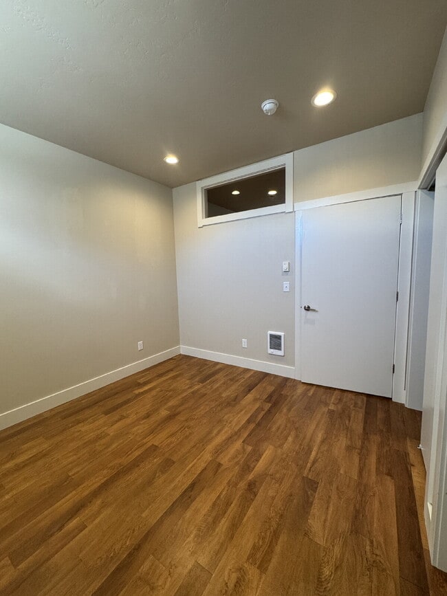 Building Photo - "Charming 1-Bedroom Oasis in the Heart of Lander, WY!"