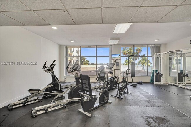 Building Photo - 10350 W Bay Harbor Dr