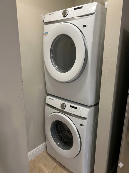 Building Photo - 508 Woodgate Cir