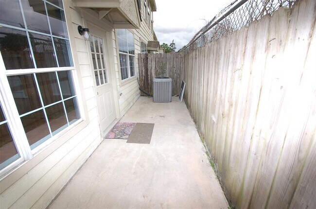 Building Photo - 11815 Chetman Dr