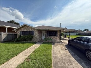 Building Photo - 324 Chinchilla Dr