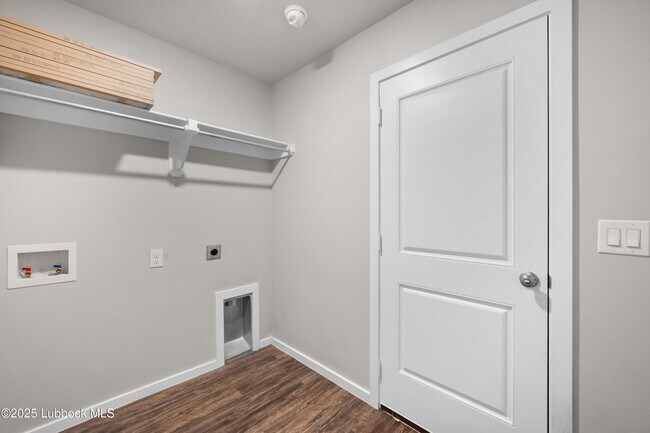 Building Photo - 2031 Kenwood Ave