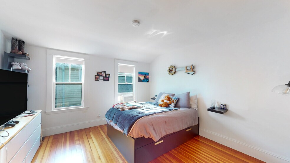 Building Photo - 70 Hudson St