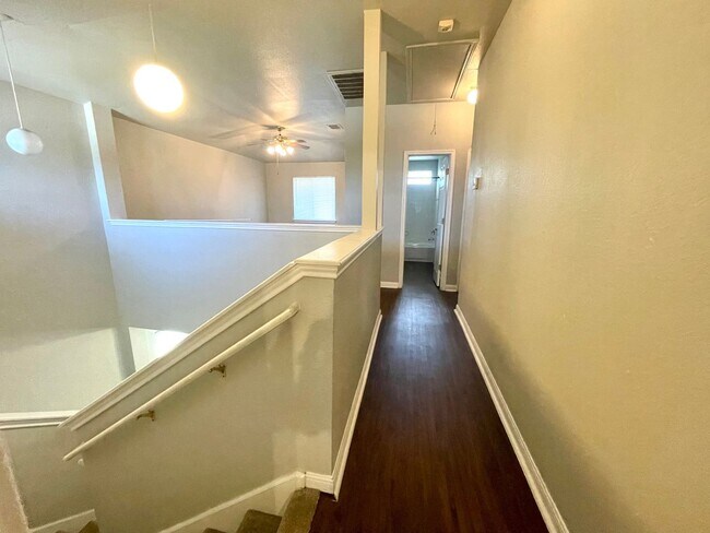 Building Photo - 10814 Gallop Falls