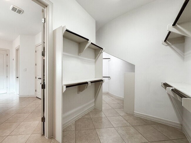 Building Photo - 14 Spincaster Drive