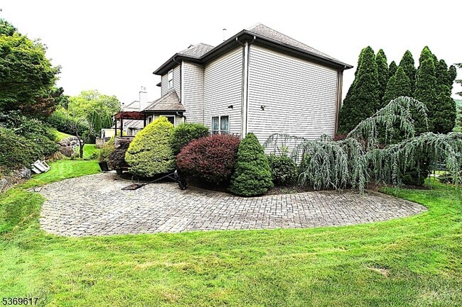 Building Photo - 11 Cypress Ln