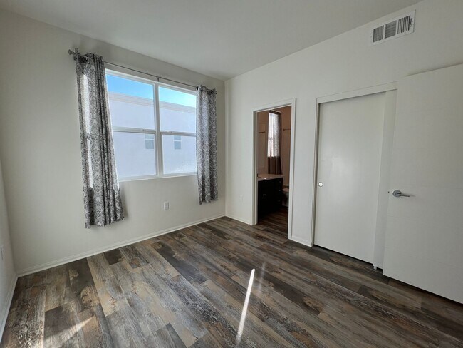 Building Photo - Luxury Living at Suwerte 2 Bedroom 2.5 Bat...
