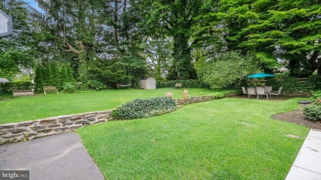 Building Photo - 646 Green Briar Rd