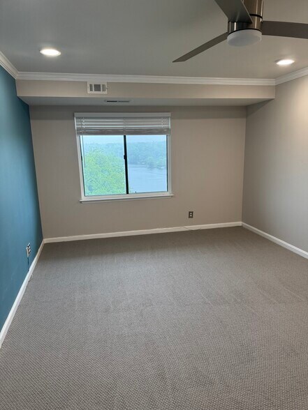 Building Photo - 3800 Powell Ln