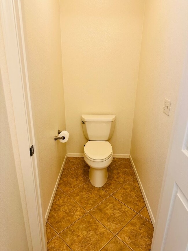 Building Photo - RANCHO DEL LAGO - 3 Bedroom 2 Bath - Priced Right!