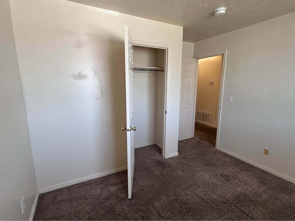 Building Photo - 835 E 500 N