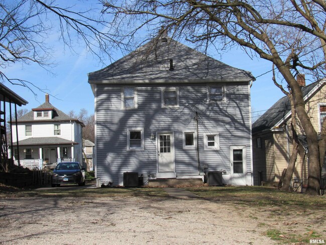 Building Photo - 151 6th St