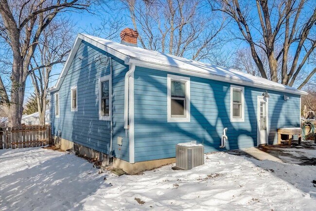 Building Photo - 309 E Lakeview Ave