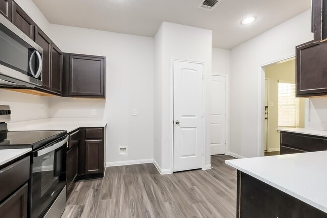 Building Photo - 3619 Spy Glass Hill Dr