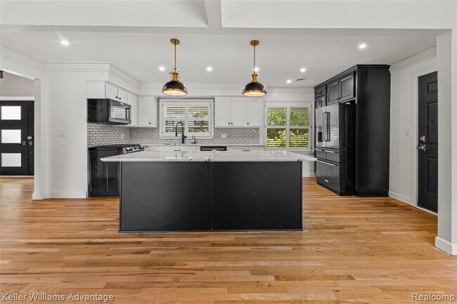 Building Photo - 5722 Raven Rd
