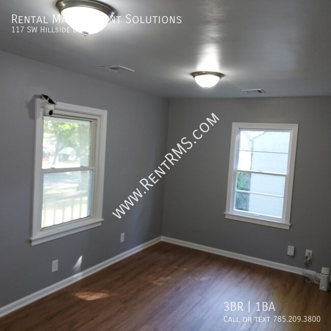 Building Photo - 117 SW Hillside Dr