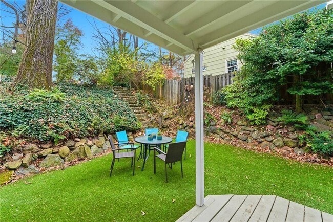 Building Photo - 302 Hascall Rd NW