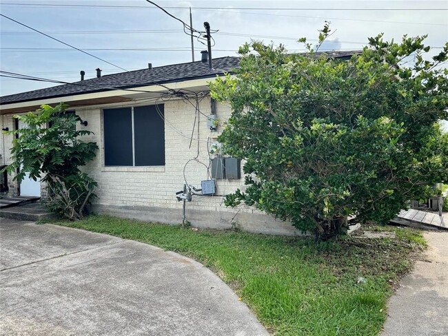 Building Photo - 206 Robertson St