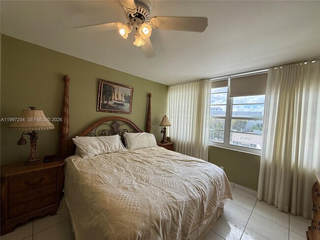 Building Photo - 100 Lincoln Rd