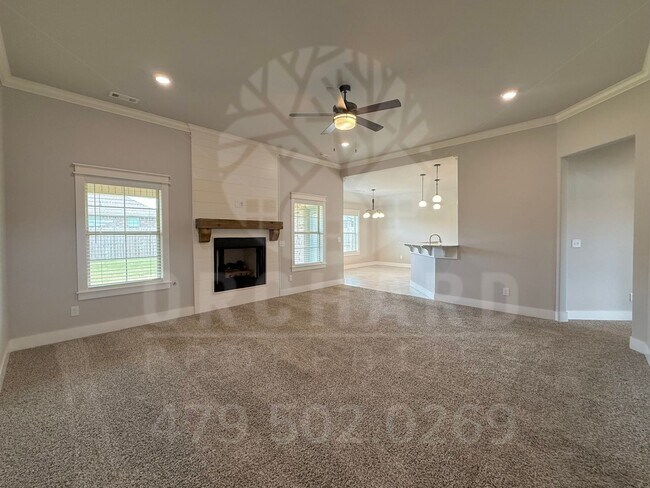 Building Photo - 927 Fair Oaks St