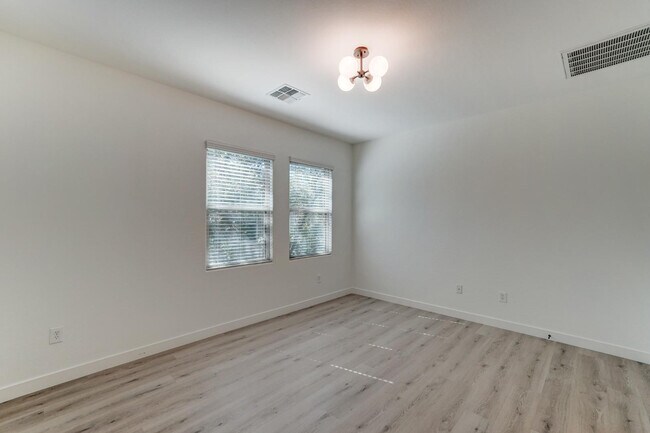 Building Photo - 5550 N 16th St