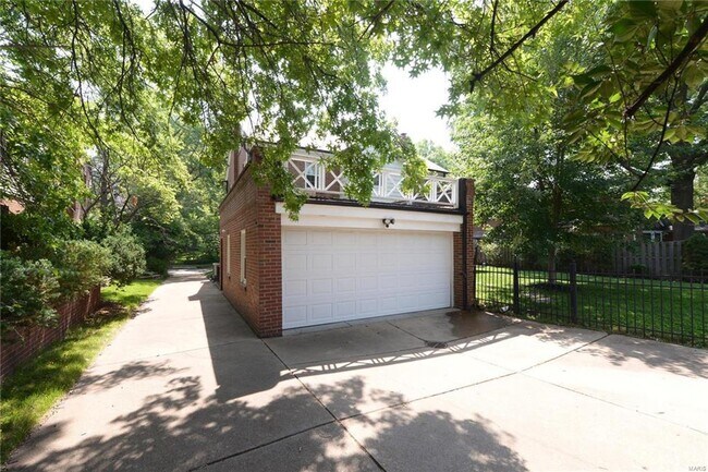 Building Photo - 937 S Bemiston Ave