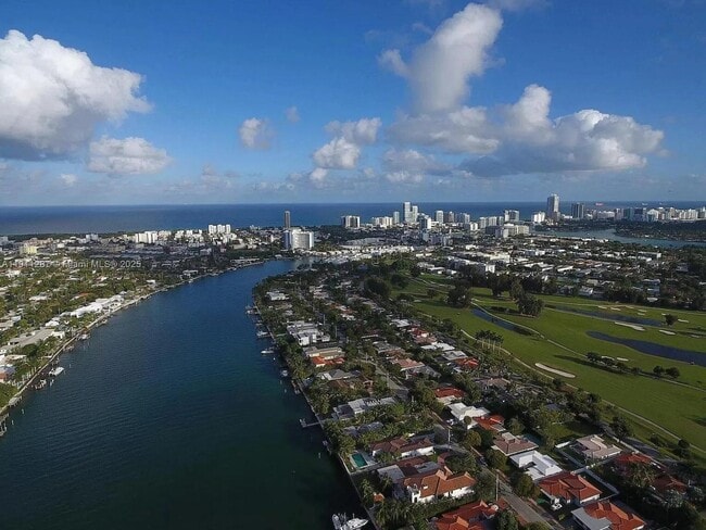 Building Photo - 565 N Shore Dr