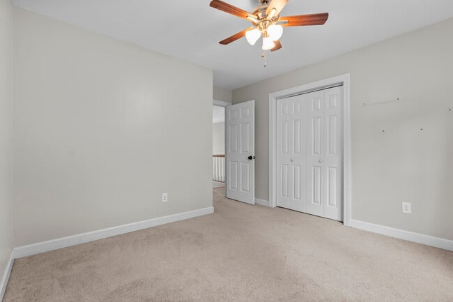 Building Photo - 101 Hollingwood Dr