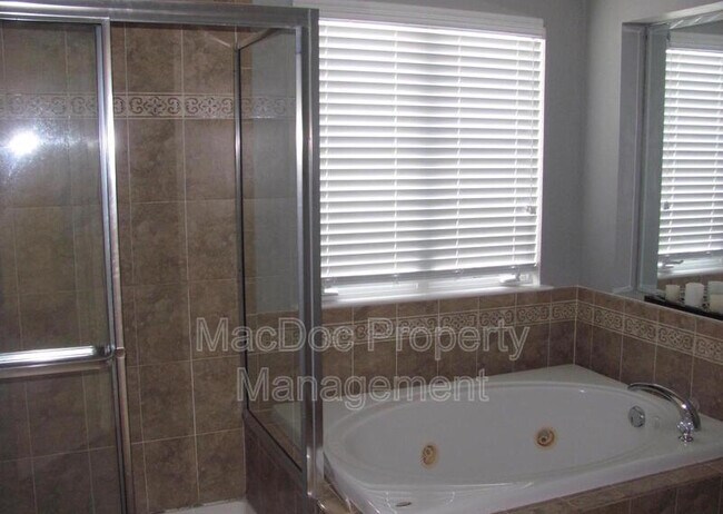 Building Photo - 9320 Birch Cliff Drive