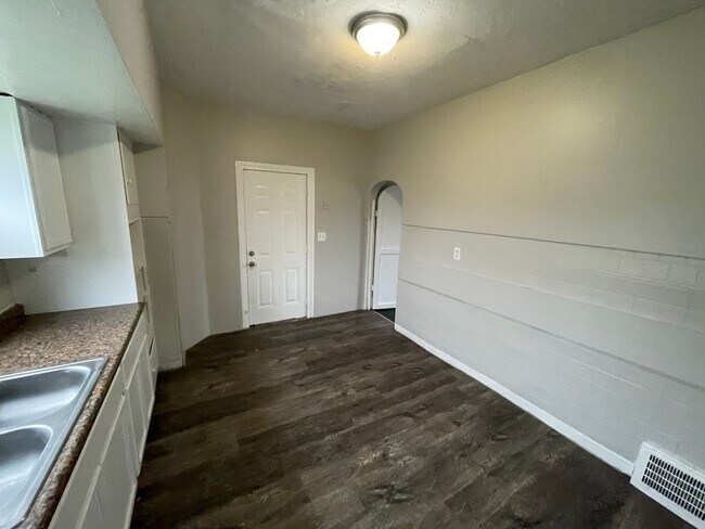 Building Photo - 1733-1737 Long Ave