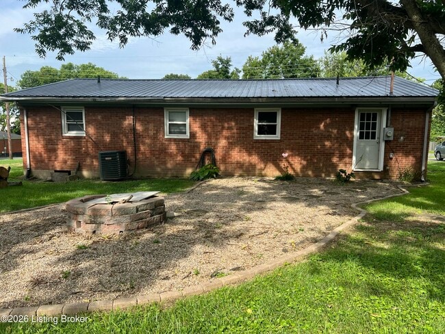 Building Photo - 616 Clairview Dr
