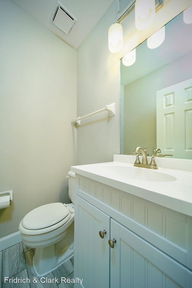 Building Photo - 2 br, 1.5 bath Apartment - 511 Hickory Villa