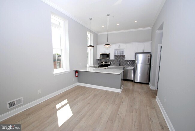 Building Photo - 23 E Union St