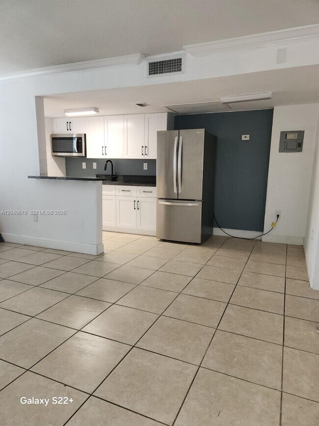 Building Photo - 3901 SW 112th Ave