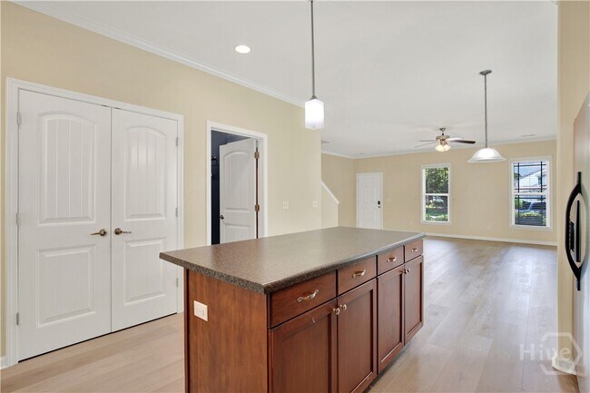 Building Photo - 127 Acapella Ave