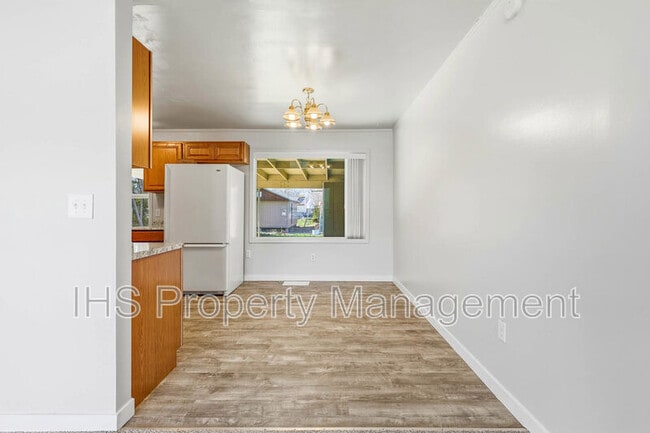 Building Photo - 1105 Thayer Dr