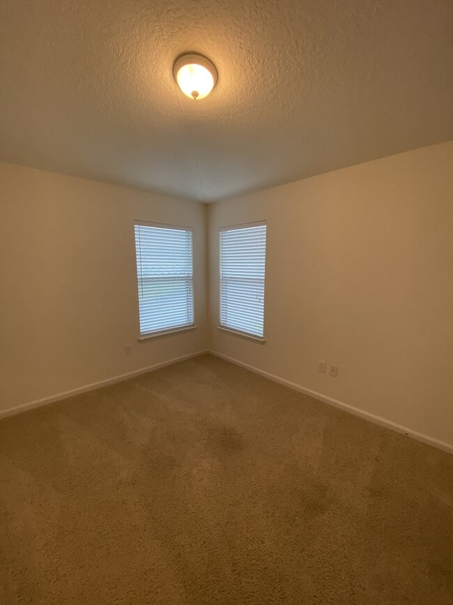 Building Photo - 12988 Spring Rain Rd