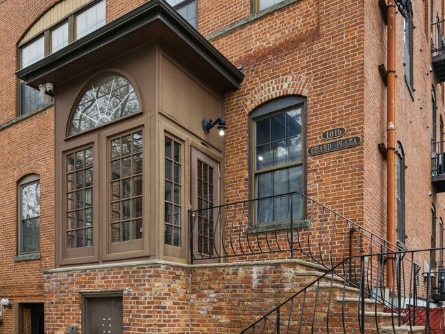 Building Photo - 1015 Grand St