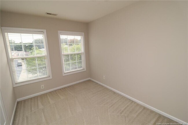 Building Photo - 8120 Upper Lake Dr