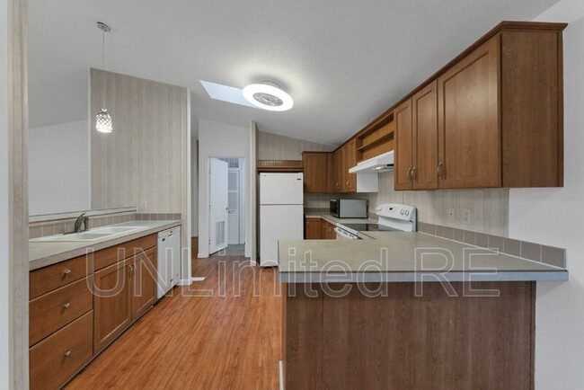 Building Photo - 1601 W Sherrie Dr