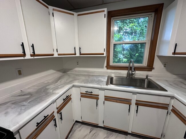 Building Photo - 473 Fairmount St