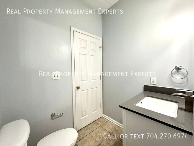 Building Photo - 507 Brookwood St