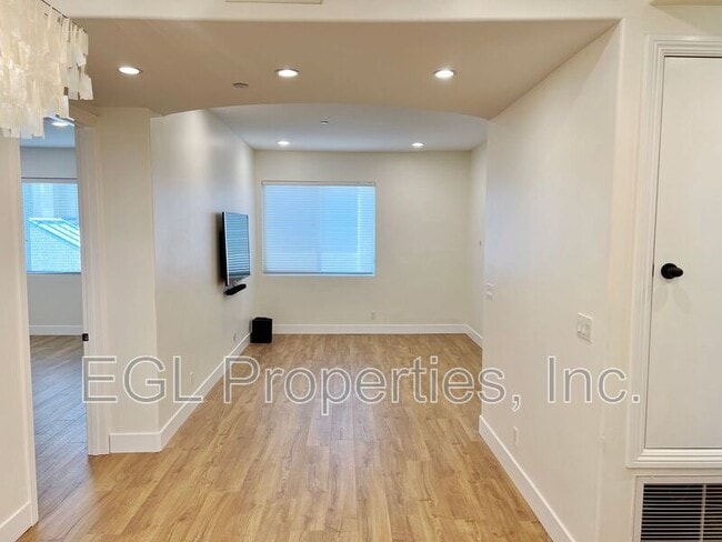 Building Photo - 16123 W Sunset Blvd