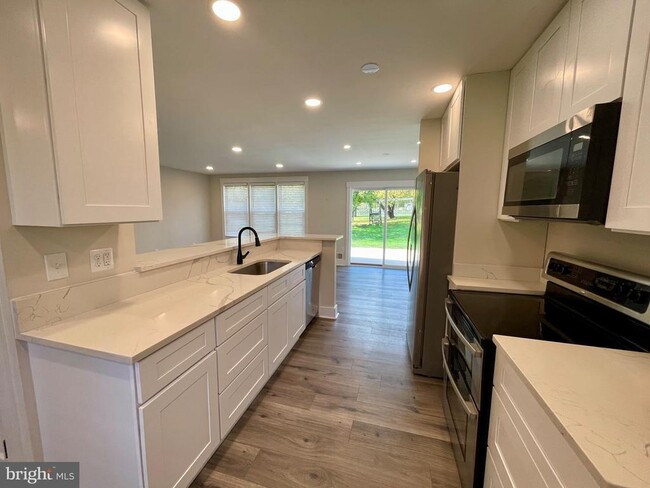 Building Photo - 2504 Little River Rd