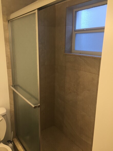 Building Photo - 2045 NE 24th Ave