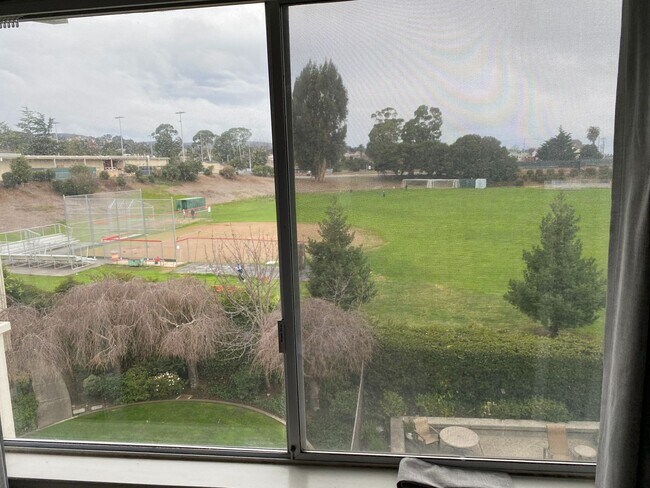 Building Photo - EPIC REA: Condo w/Parking & Community Pool close to BART & schools