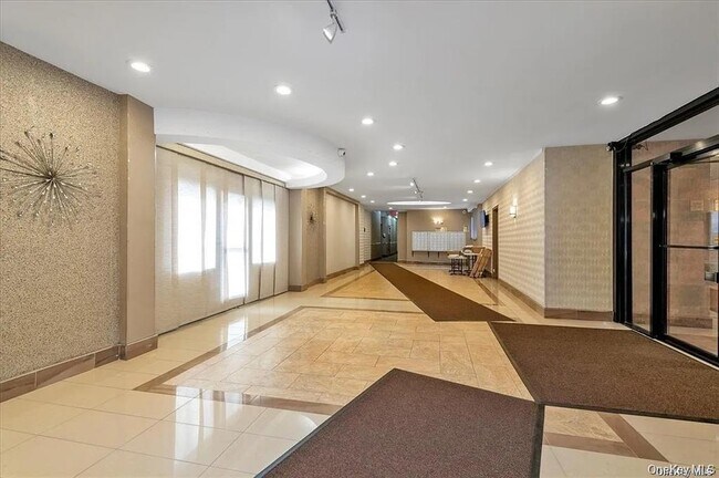 Building Photo - 83-40 Austin St