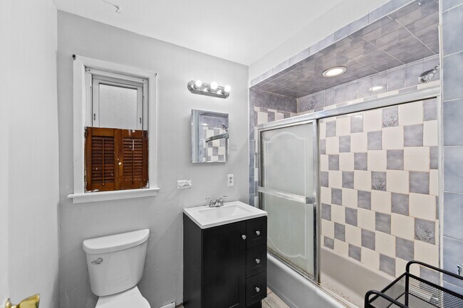 Building Photo - 23 2nd St