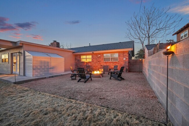 Building Photo - 715 Shell Ave