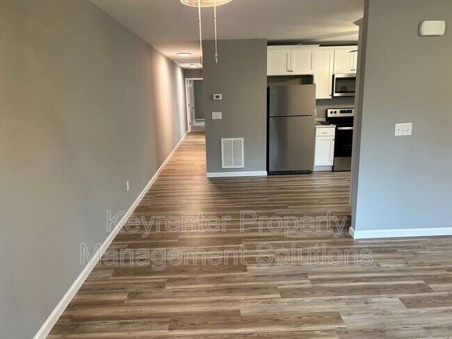 Building Photo - 905 Gardner St